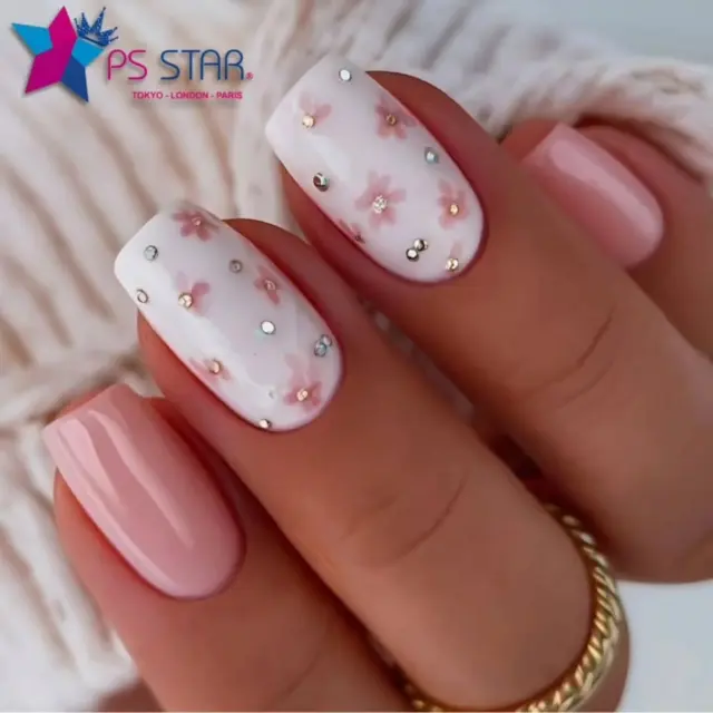 🌸 Detalles que enamoran, Cada flor que pintas cuenta la historia de tu talento y disciplina.
Cuando trabajas con las herramientas Ps Star ese relato brilla como diamante 💎.
Eleva tu arte, deja tu firma en cada uña y conquista el mundo una manicura a la vez. ✨
Etiqueta a la colega que necesita llevar su mesa de trabajo al siguiente nivel —¡hoy se inspira contigo!
.
🌸 Detail that captivates. Every flower you paint tells the story of your skill and dedication.
With PS Star tools that story shines like a diamond 💎.
Raise your craft, leave your mark on every nail and conquer the world one manicure at a time. ✨
Tag the nail tech who needs to level up her station—she’ll thank you for the inspiration!#uñas #manicura #uñasdecoradas #uñasacrilicas #uñasdegel